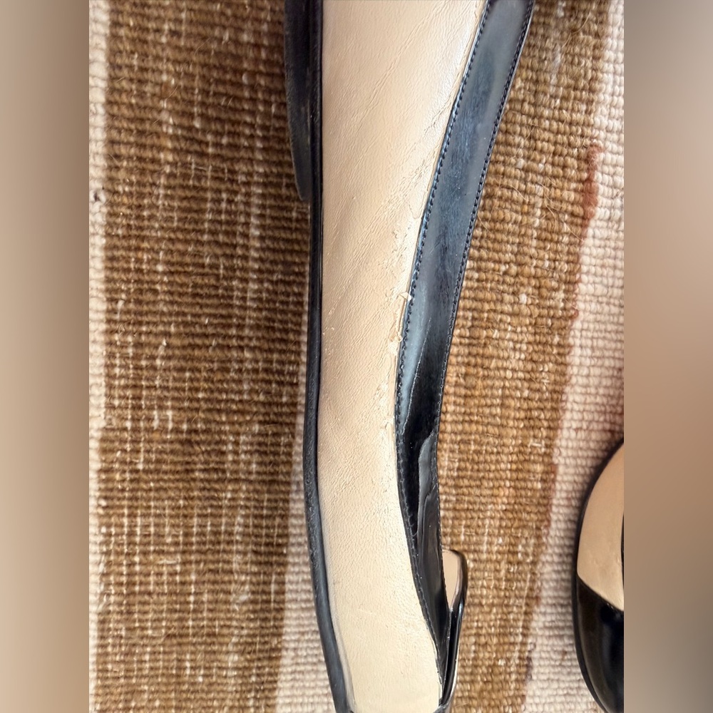 CHANEL Black and Cream Flats - Picture 4 of 5